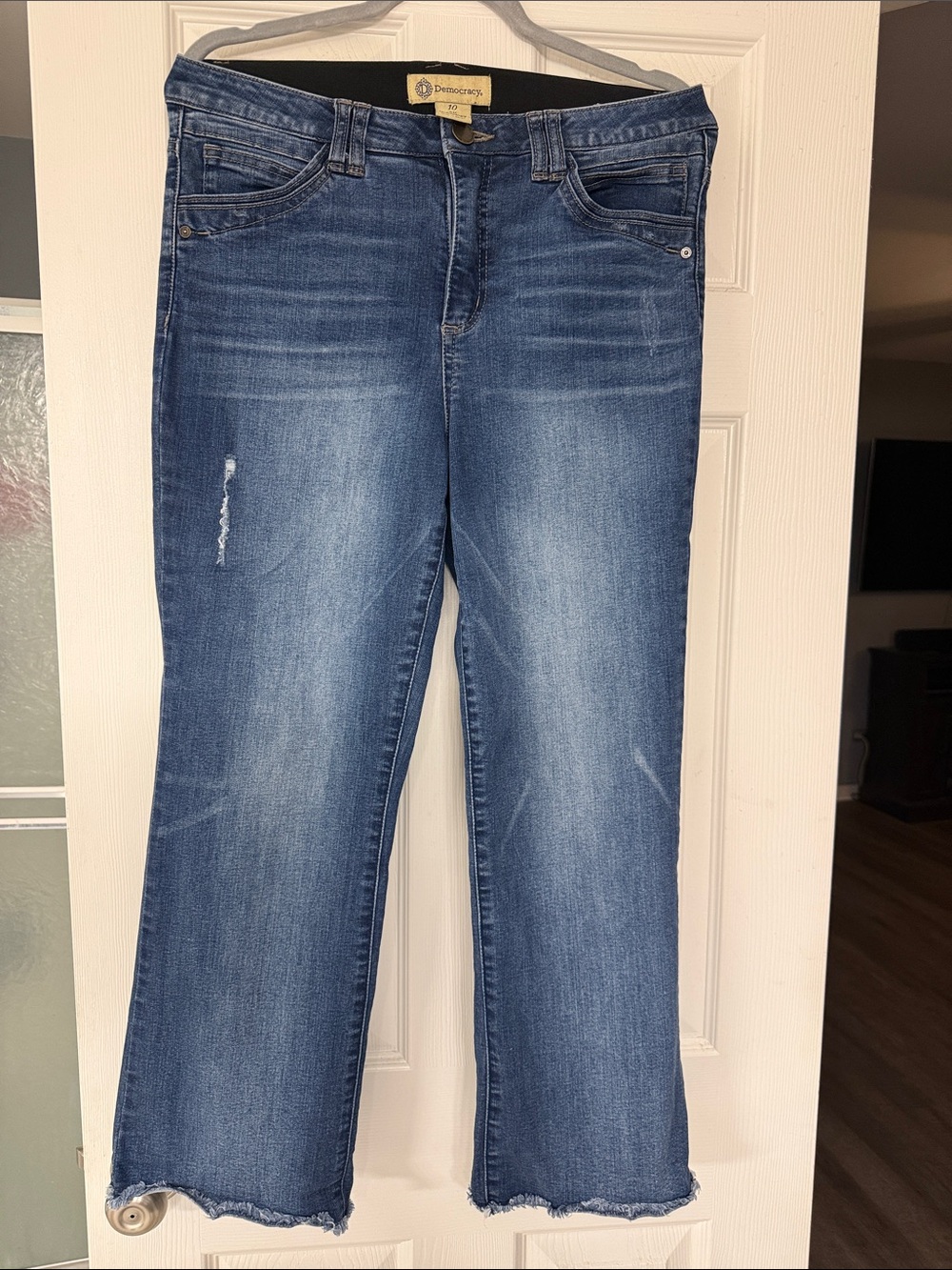 Democracy Women's Medium Blue cropped Jeans with Frayed Hem